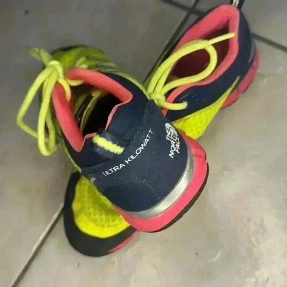 North Face women’s vibrant sole shoes size 6.6 - Picture 5 of 9